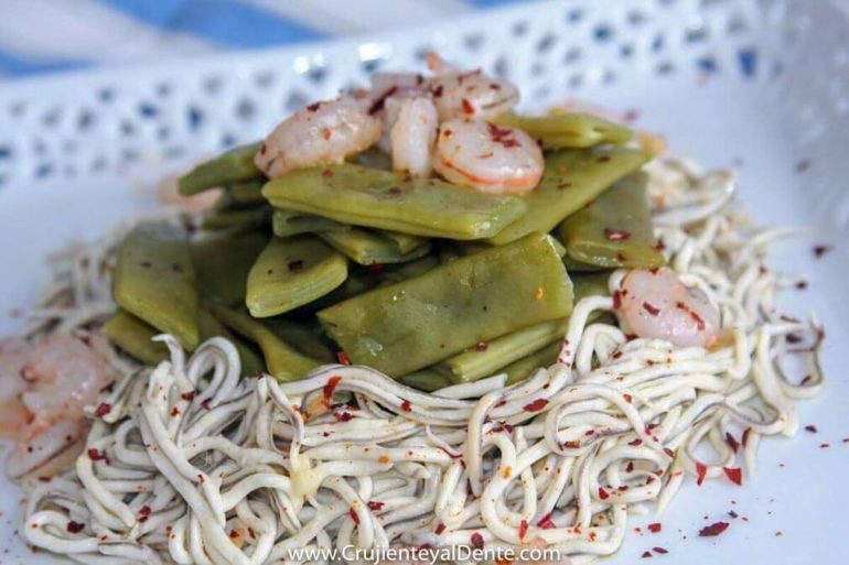 Judías verdes con gulas y gambas