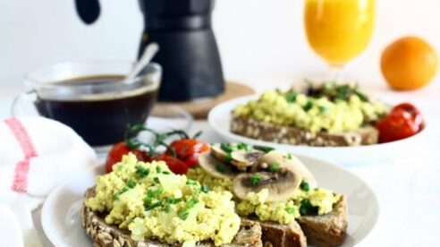 Huevos revueltos veganos