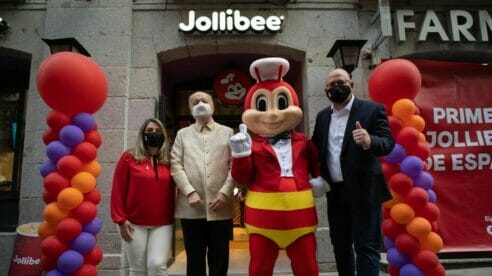 La cadena filipina Jollibee inaugura su primer restaurante en España