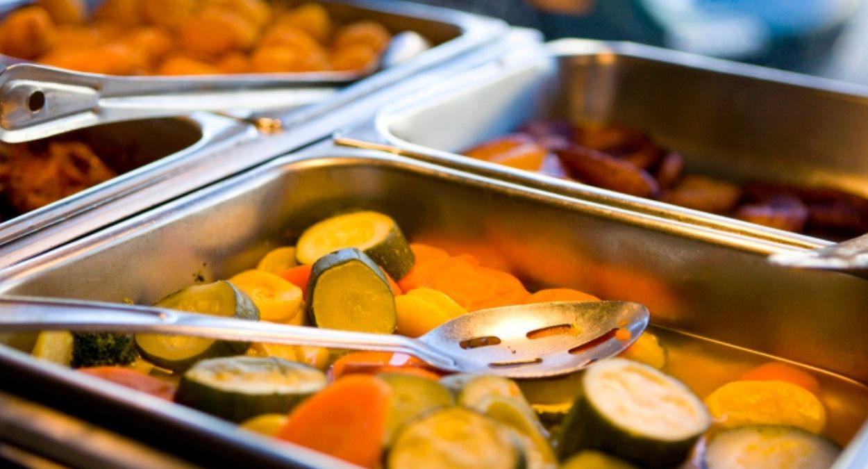 Mediterránea de Catering y Serhs, los catering que han parado la adjudicación de las comidas escolares de Terrassa