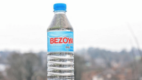 Bezoya cumple el objetivo de botellas 100% plástico reciclado