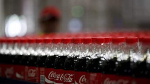 La embotelladora de Coca-Cola aumenta sus ingresos en Iberia un 15%, hasta los 2.495 millones