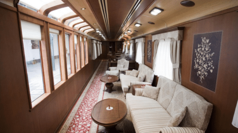 Renfe confía a Paradores la restauración exterior de sus trenes de lujo norteños