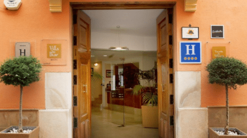 El Hotel Villa de Biar de Alicante busca gestión para los próximos 10 años