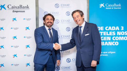 La patronal CEHAT y CaixaBank abren una línea de 2.000 millones para apoyar la recuperación hotelera