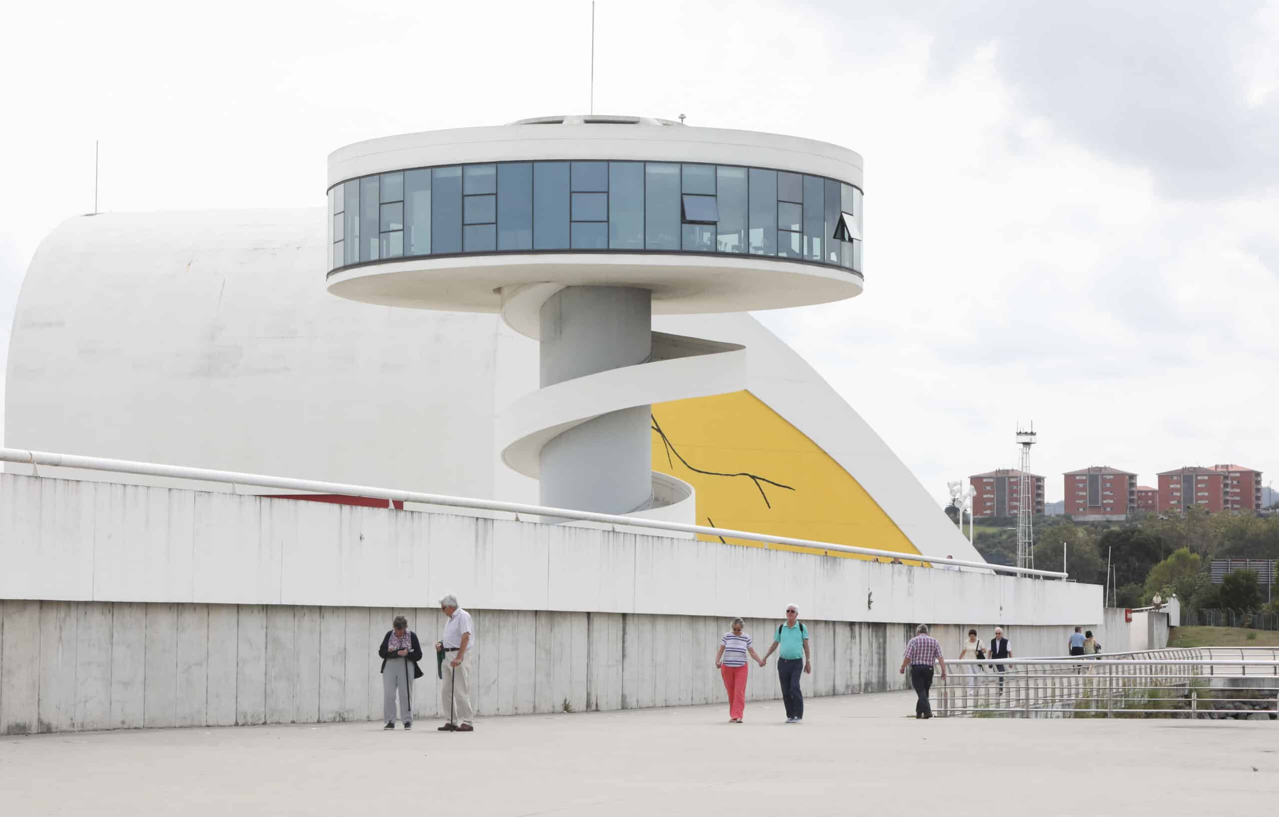 El Centro Niemeyer licita el restaurante de su Torre-Mirador tras seis años cerrado
