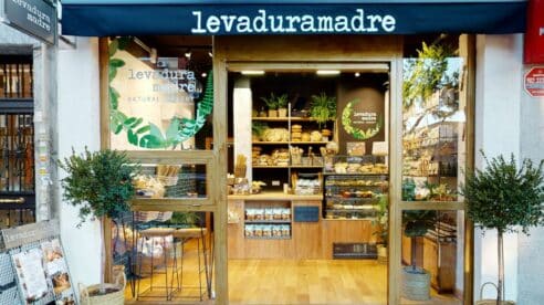 Levaduramadre celebra la apertura de sus primeras 100 tiendas en Madrid y ultima el salto a Valencia