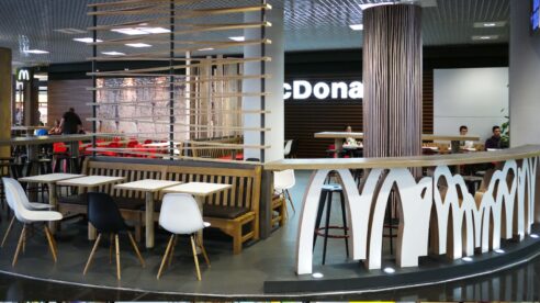 El primer convenio de restauración organizada fija en 16.000 euros el salario mínimo de Burger King o McDonalds para 2024