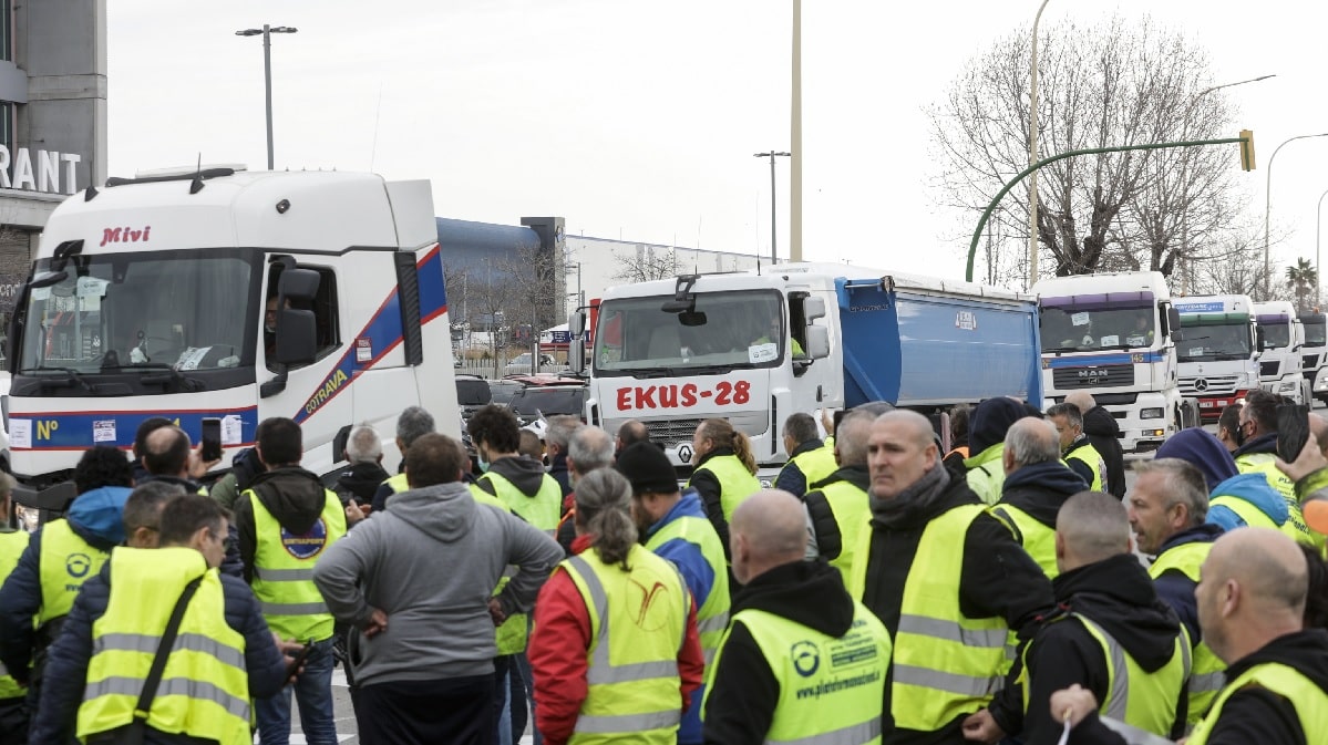 Representantes del Horeca piden evitar tensiones en la cadena alimentaria por el parón de transportistas