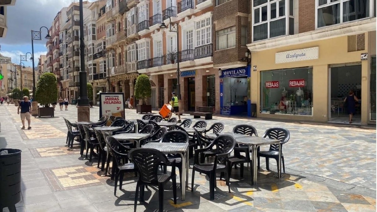 La hostelería de Cartagena denuncia la retirada de terrazas y una campaña de inspecciones