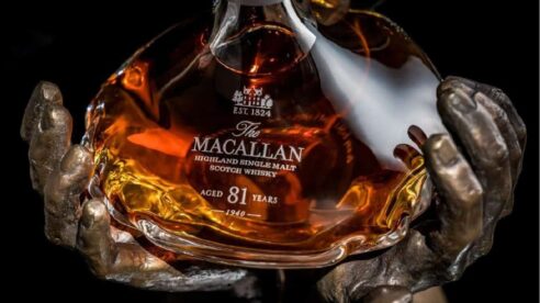 Costiña incorpora a su bodega una botella del whisky más antiguo de The Macallan