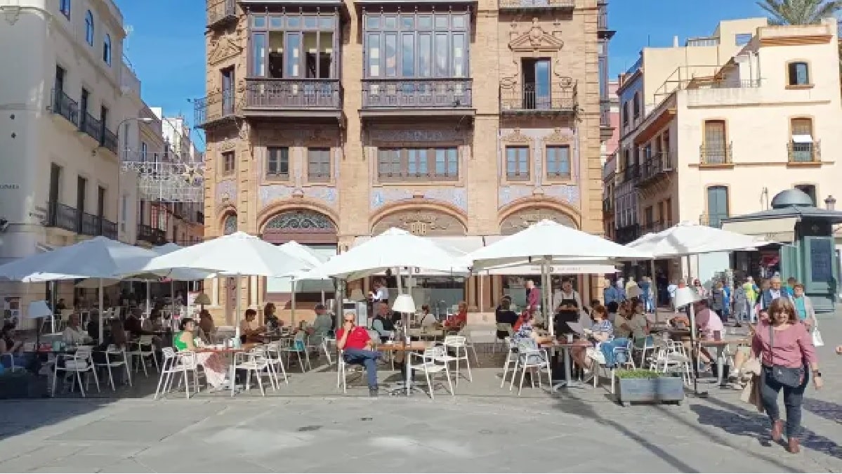 El turismo da otro color a una Sevilla abocada a una restauración más cara