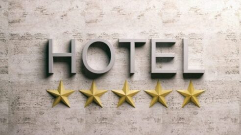 Cuáles son los requisitos que debe tener un hotel para tener la categoría de 5 estrellas 