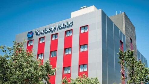 La británica Travelodge sale de compras por España y adquiere seis hoteles de Louvre Hotels