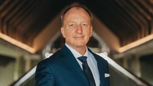 Royal Palm se prepara para sus 30: estrena director y renueva con el chef Javi Estévez