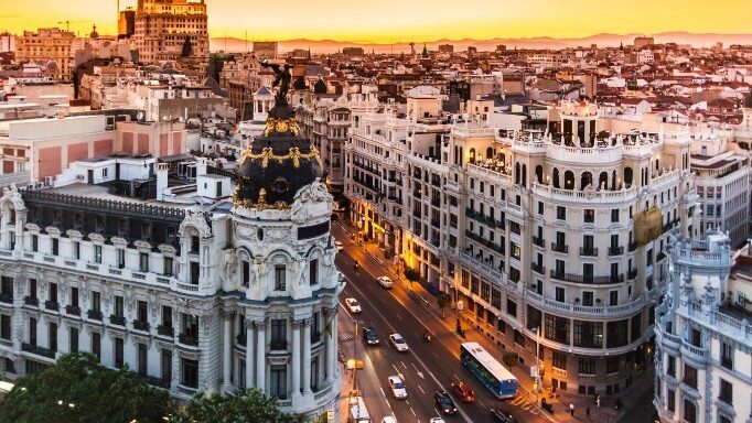 Las claves del éxito para invertir en hoteles en 2025: tendencias emergentes