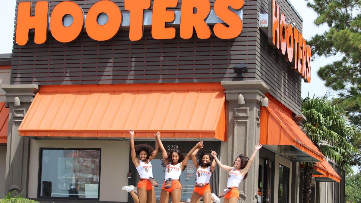 Hooters recurre a la quiebra y a su futuro como franquicia para salvarse