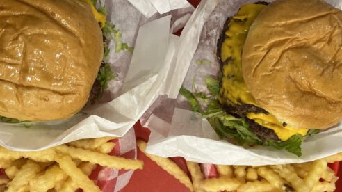 Las 10 mejores smash burgers de Madrid: dónde comerlas y precios