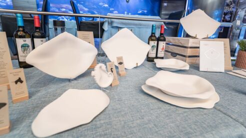 Comer sobre rayas o caballitos de mar en el restaurante Submarino del Oceanogràfic de Valencia