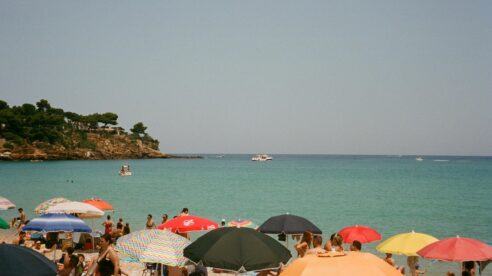 Turismo en verano: España esquiva la tendencia europea y crece en reservas hoteleras