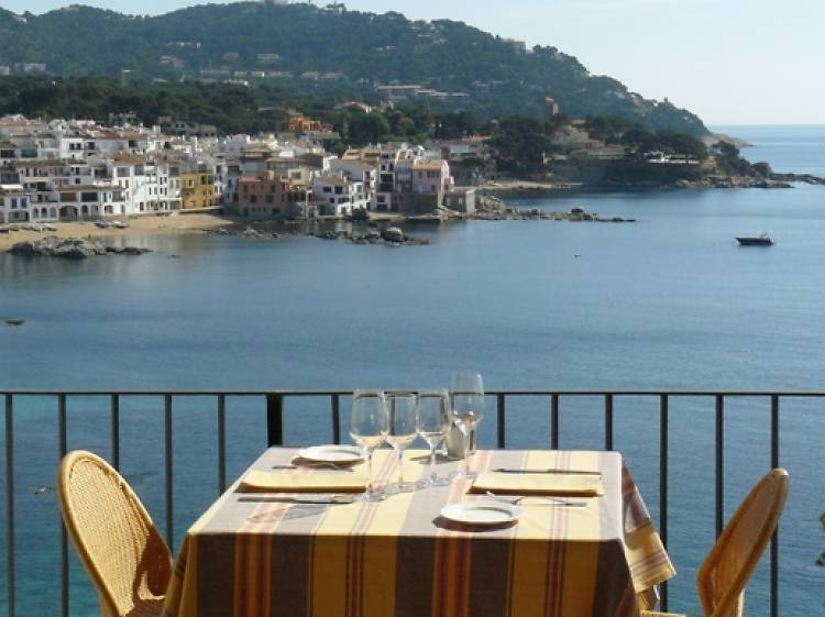 Restaurantes en la Costa Brava donde disfrutar de la gastronomía catalana este verano