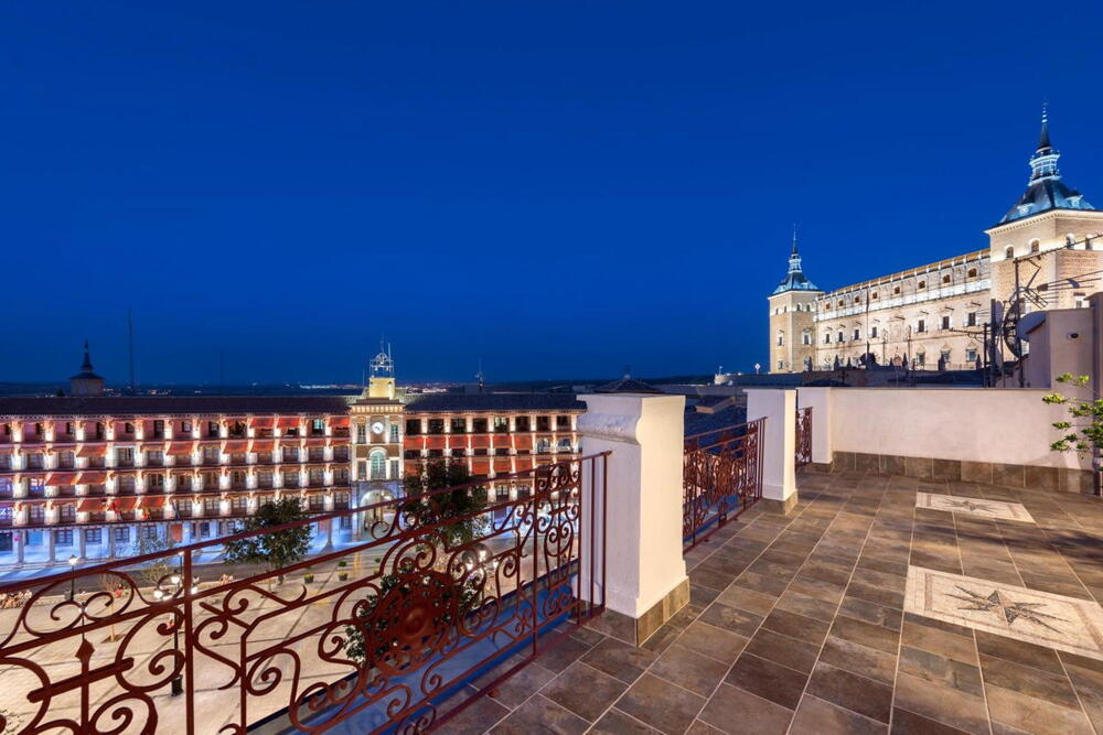 Hotel Boutique Adolfo: Toledo desde la plaza de Zocodover