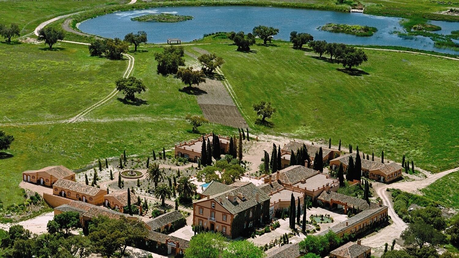 Valdepalacios Hotel Gourmand: lujo y gastronomía en plena naturaleza